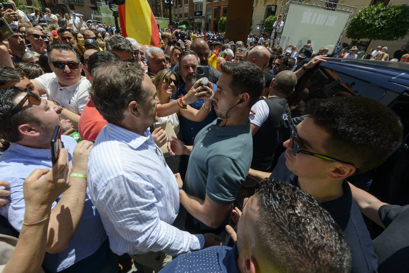El acto electoral de Vox con Abascal y Buxadé en Murcia, en imágenes