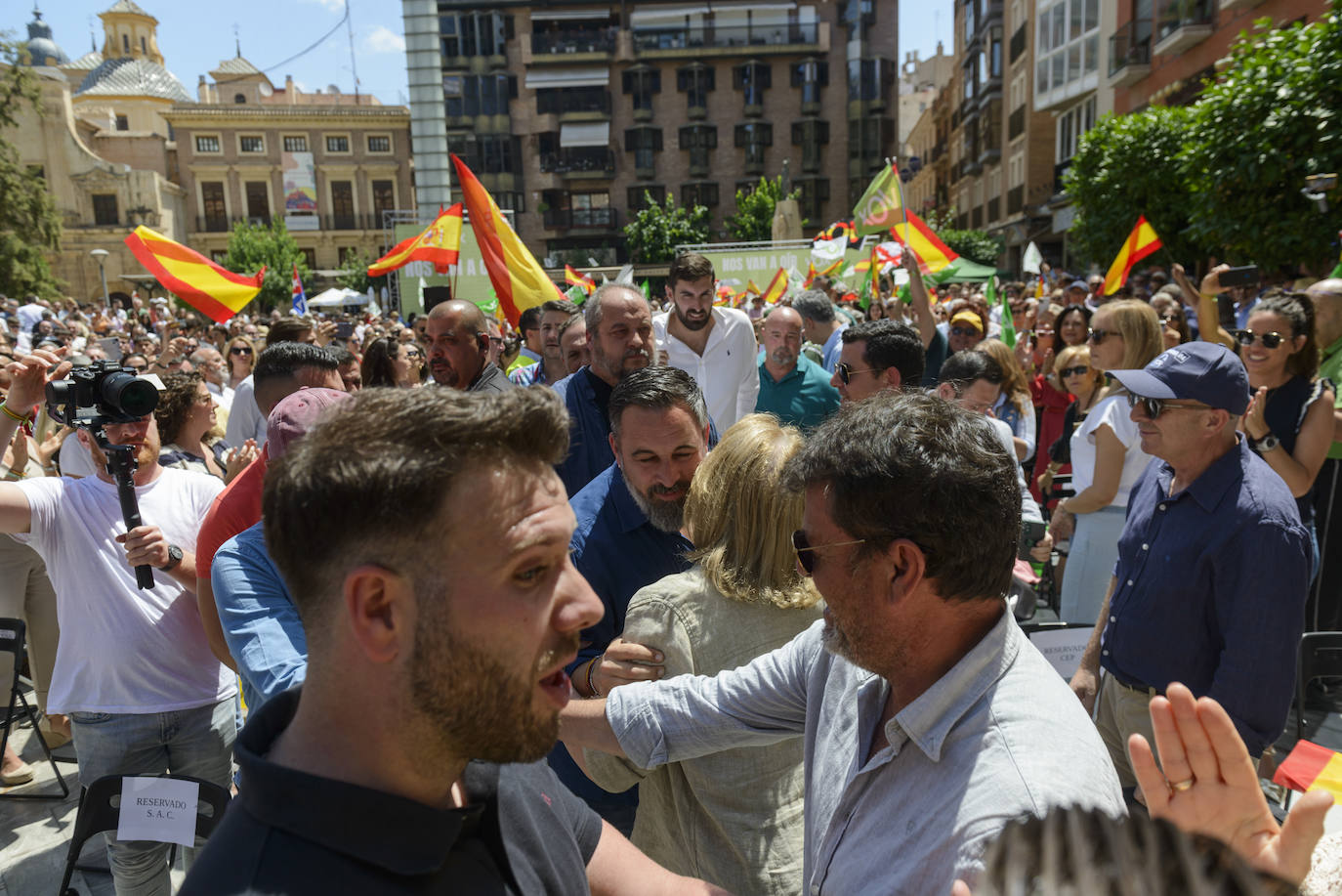 El acto electoral de Vox con Abascal y Buxadé en Murcia, en imágenes
