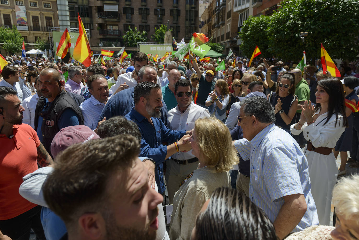 El acto electoral de Vox con Abascal y Buxadé en Murcia, en imágenes
