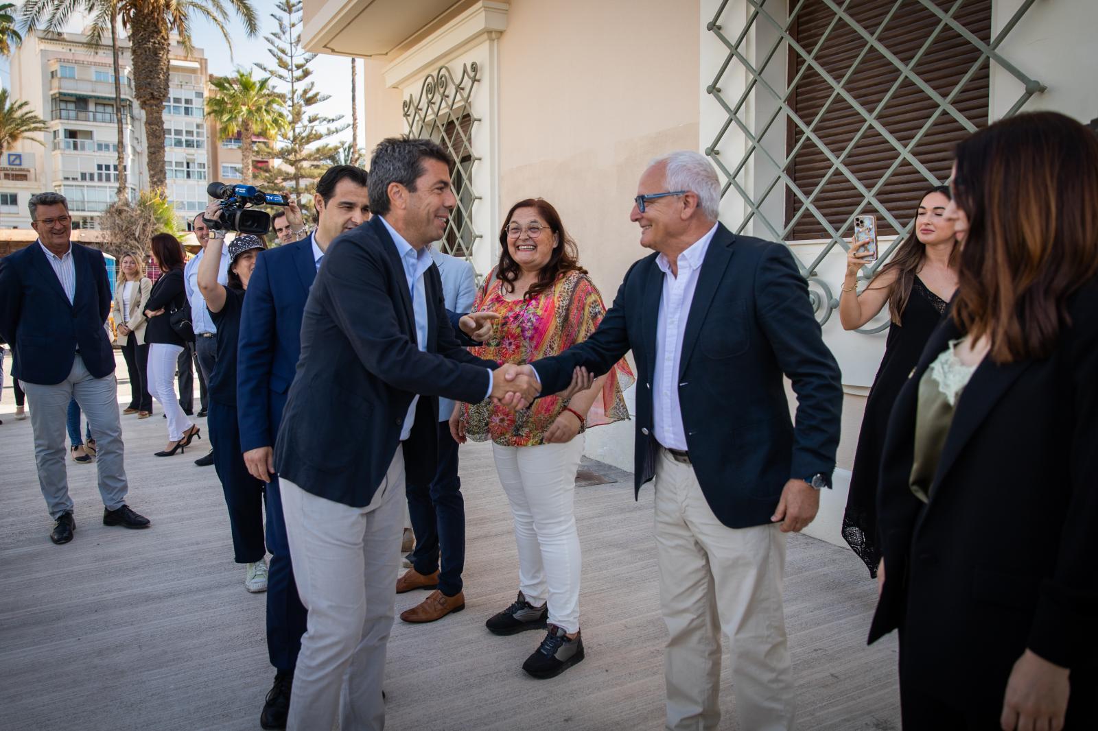 La visita de Carlos Mazón al puerto de Torrevieja, en imágenes