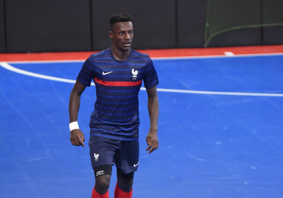 Souheil Mohoudine, que negocia con el Jimbee, en un partido con la selección francesa.