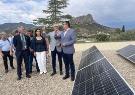 Presentación de la instalación de paneles fotovoltaicos, en Cieza.