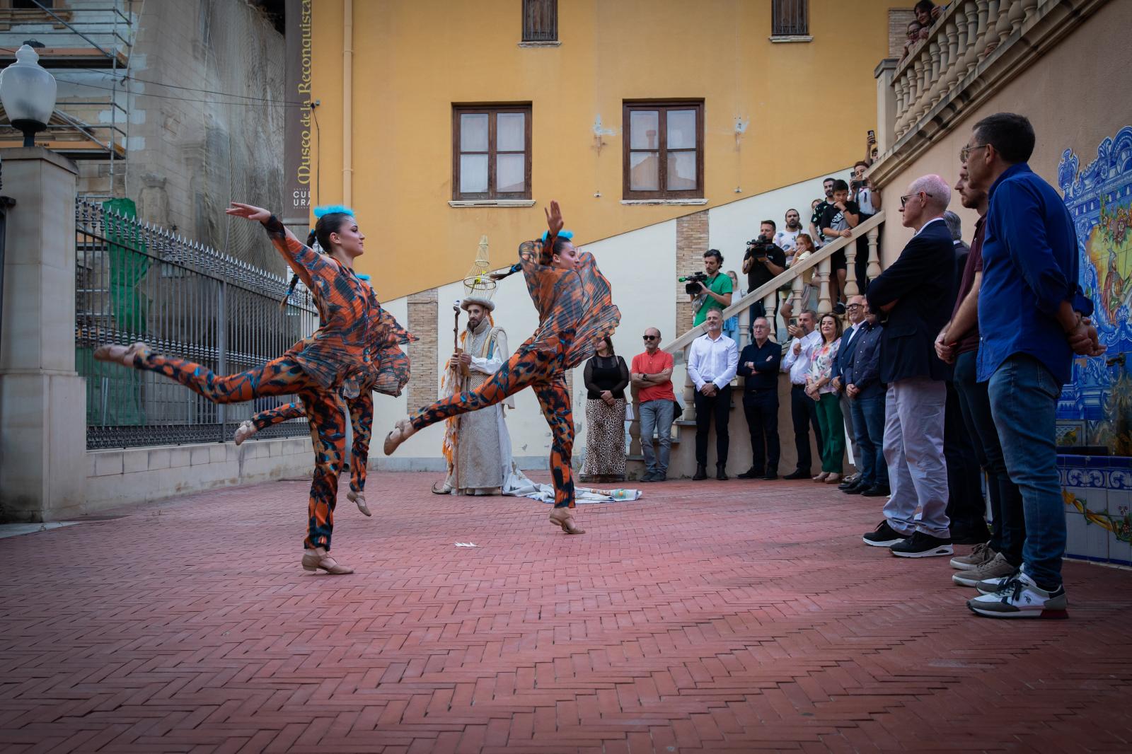 La presentación del cartel de los Moros y Cristianos de Orihuela, en imágenes