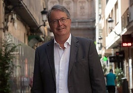 Nicolás Pascual de la Parte, en la calle Trapería de Murcia.