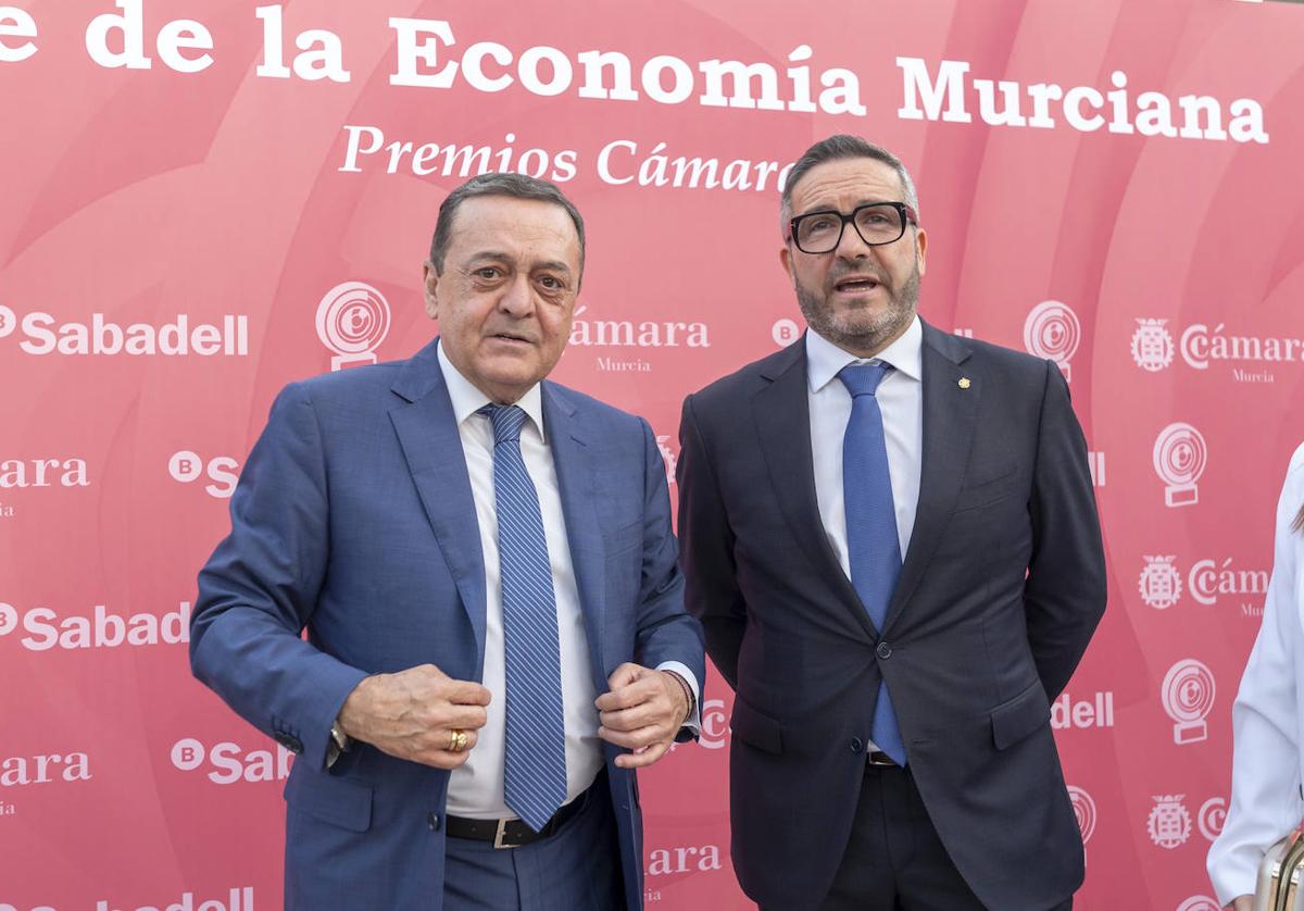 José María Albarracín, que dejará este mes la presidencia de Croem, con Miguel López Abad, este jueves en la Noche de la Economía Murciana.