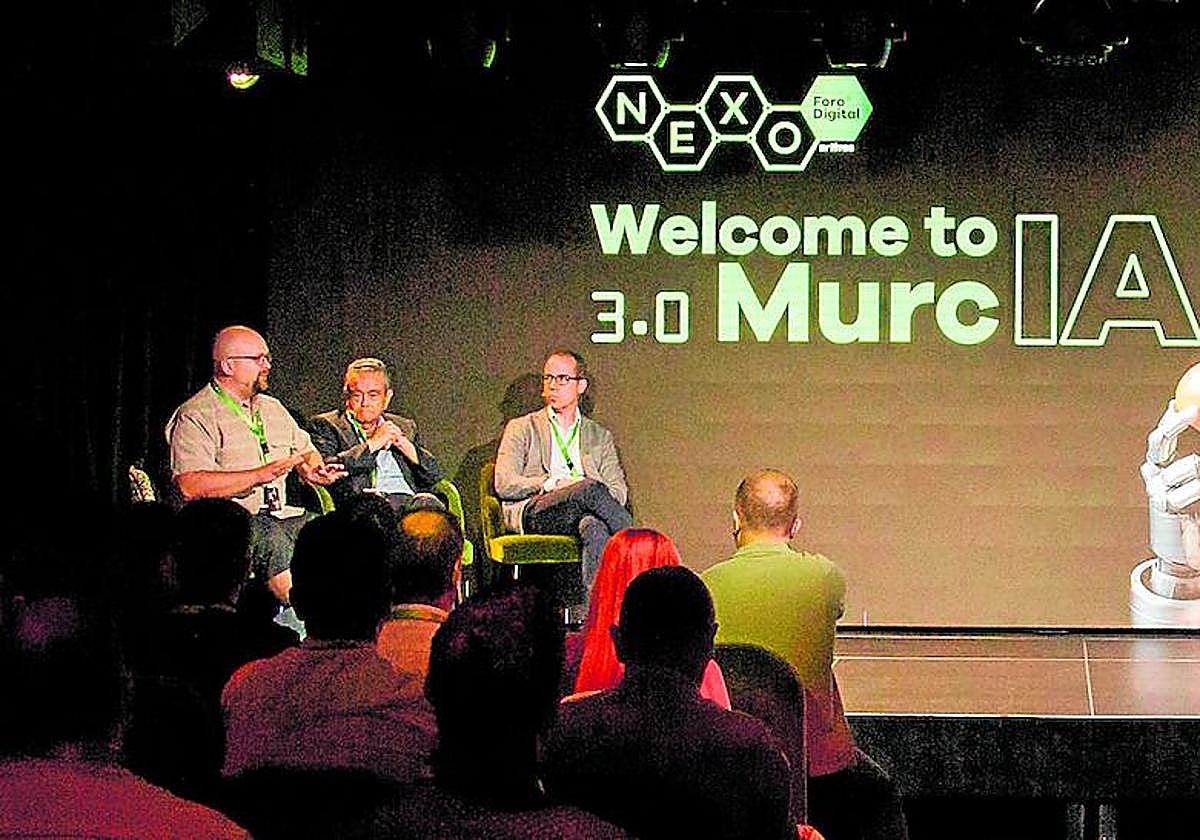 Luis Bernal, Andrés Pedreño, Javier Martínez Gilabert, David López, Javier Medina (director de ciberseguridad de Itres) y Javier Gómez, en la mesa redonda de NEXO 3.0, celebrada el pasado jueves en Murcia.