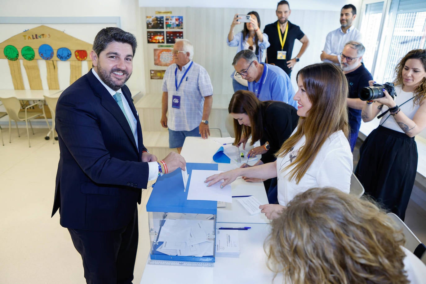 Las elecciones europeas en la Región de Murcia, en imágenes