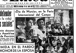 En junio. En el año 1953, con motivo de la Feria Internacional del campo, se convocó también un día de Murcia en junio.