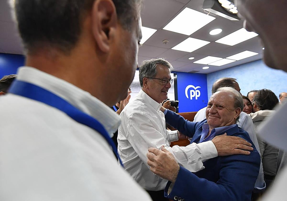 La celebración del PP en Murcia tras las elecciones europeas, en imágenes