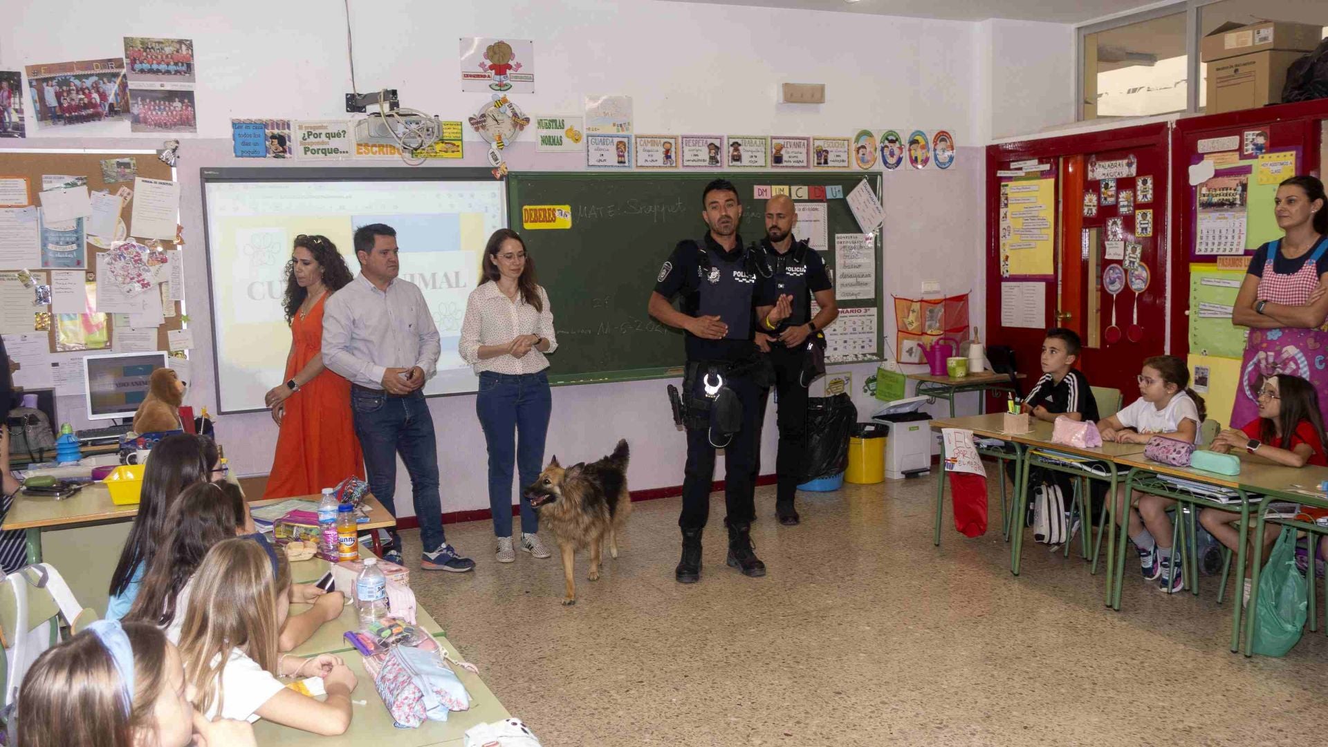 Una de las charlas en las aulas del CEIP «El Salvador».
