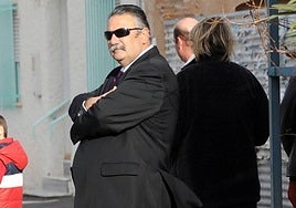 Simón Alcaraz, en 2013, en una calle de Aledo.