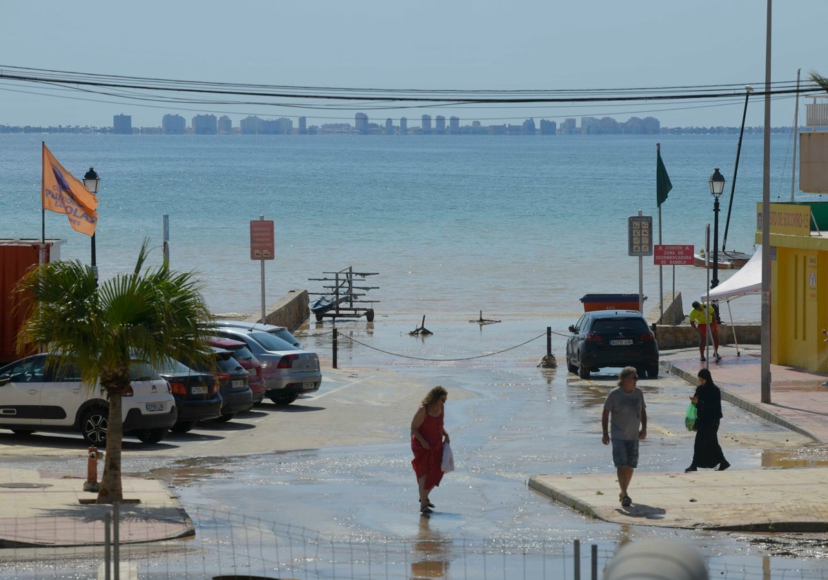 Desembocadura de la rambla de La Maraña en el Mar Menor, en Los Alcázares.