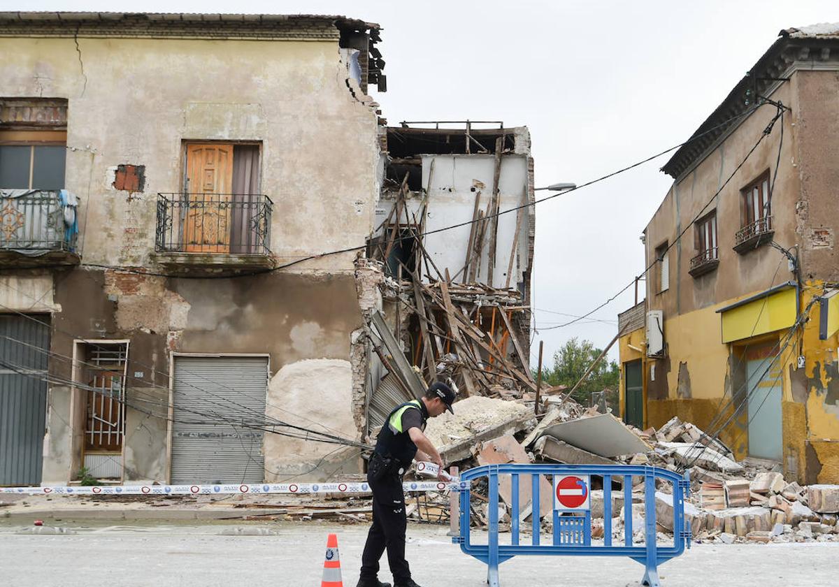 El derrumbe de una casa en Murcia por los efectos de la lluvia, en vídeo