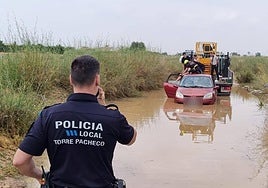 Rescate del vehículo en Torre Pacheco.