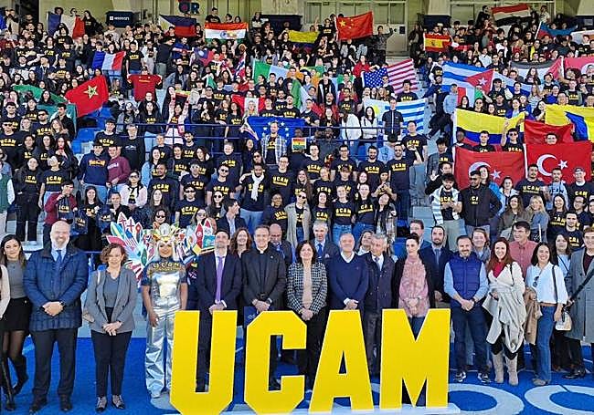 En el Estadio Besoccer La Condomina se citaron en noviembre más de 700 de los estudiantes extranjeros que el pasado año se incorporaron a la UCAM.