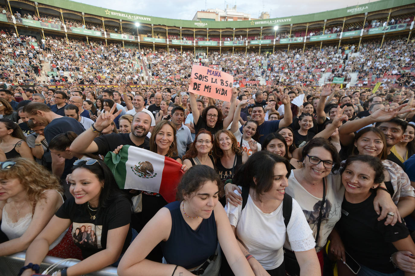 Imágenes del concierto de Maná en la Plaza de Toros de Murcia