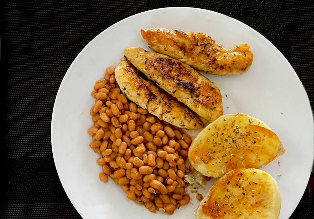 Pechugas de pollo con baked beans