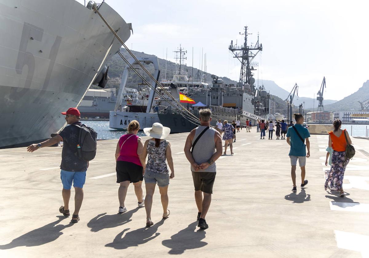 La visita a los buques de la armada en Cartagena, en imágenes