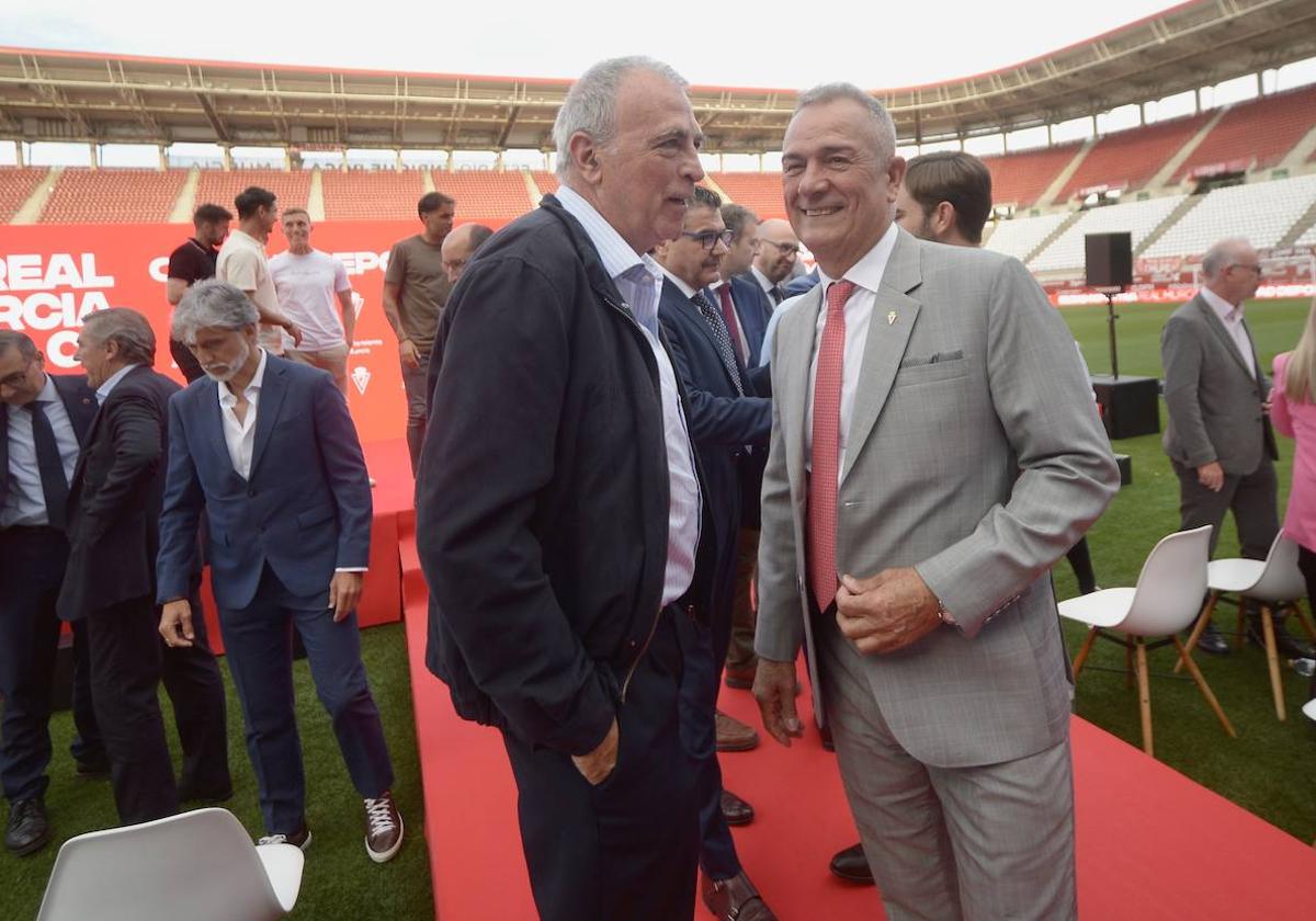 Felipe Moreno y Tornel, que se sitúa como segundo accionista, en la presentación de la ciudad deportiva grana.