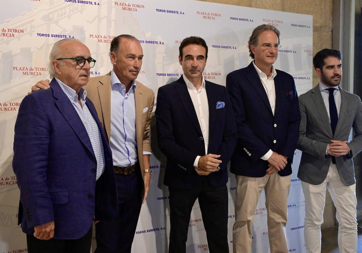 Las imágenes de la charla de Enrique Ponce y Pepín Liria en el Palacio del Almudí de Murcia