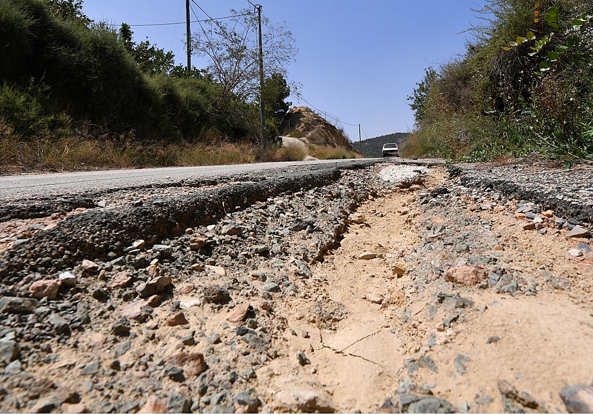 Estado actual del firme del Camino de los Puros, en el Puerto del Garruchal de Murcia.