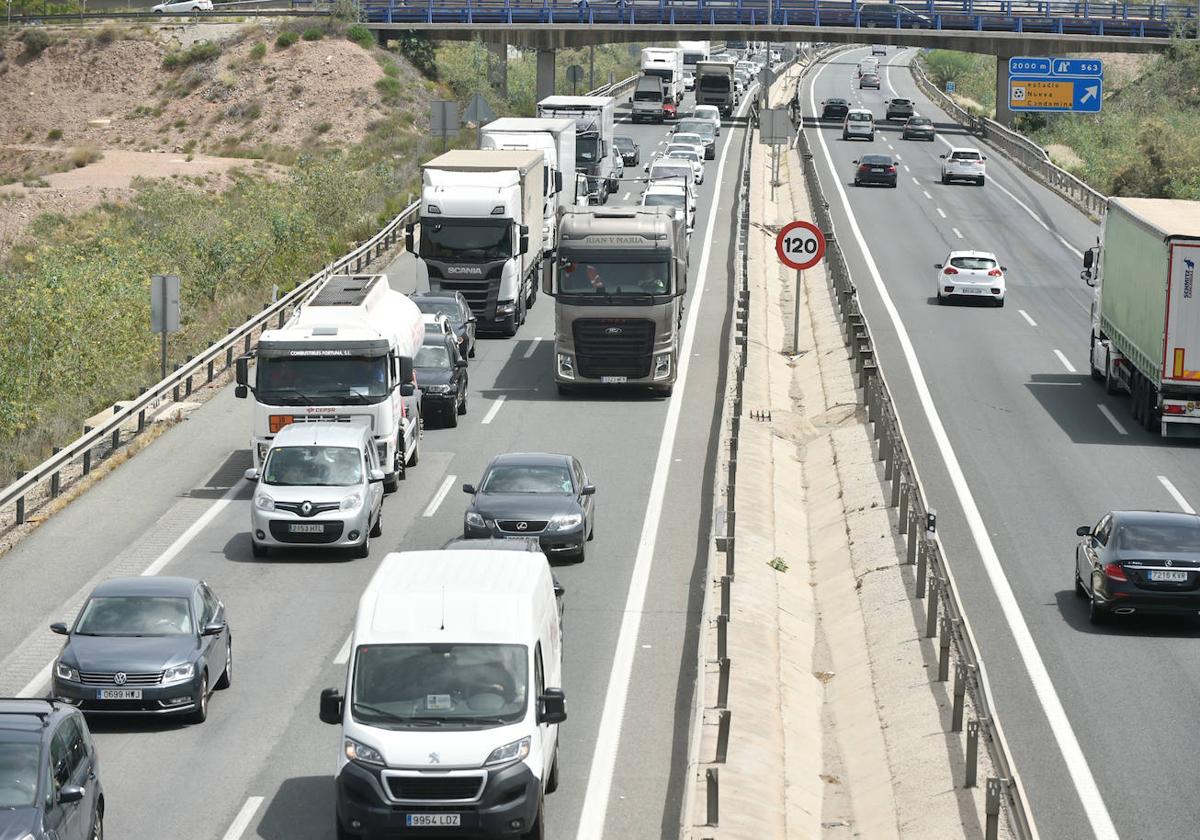 Tráfico en la autovía A-7 a su paso por Murcia, en una foto de archivo.