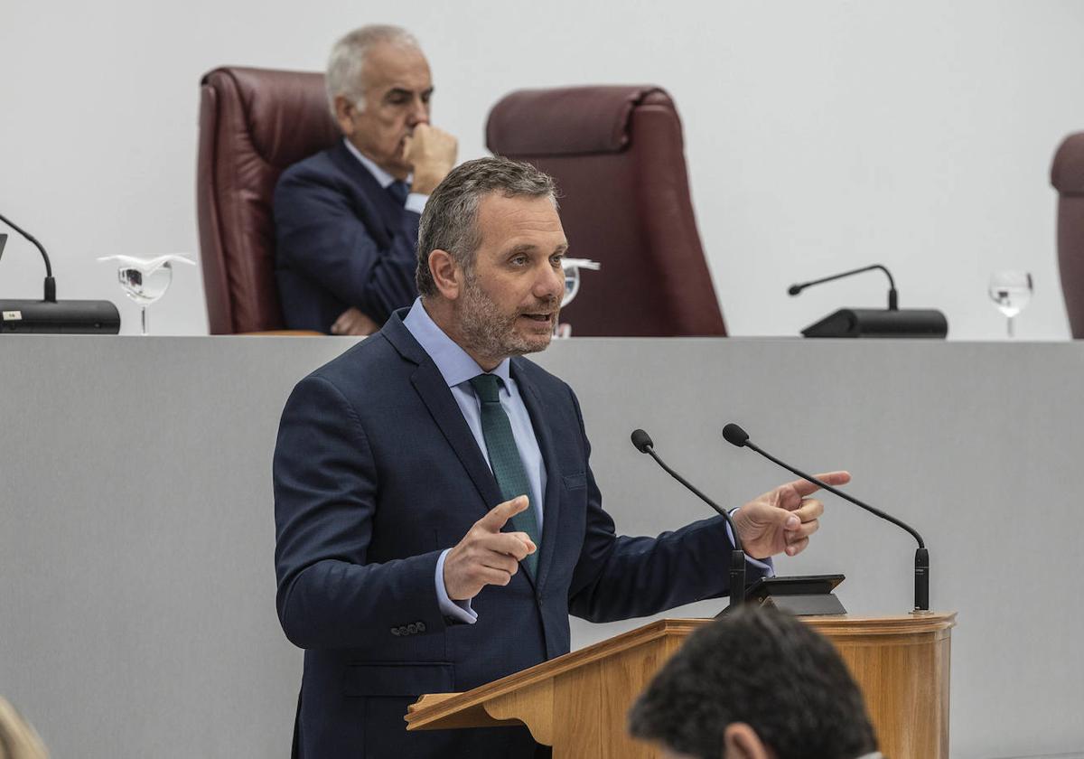 Segado, durante la segunda sesión del debate en la Asamblea Regional.