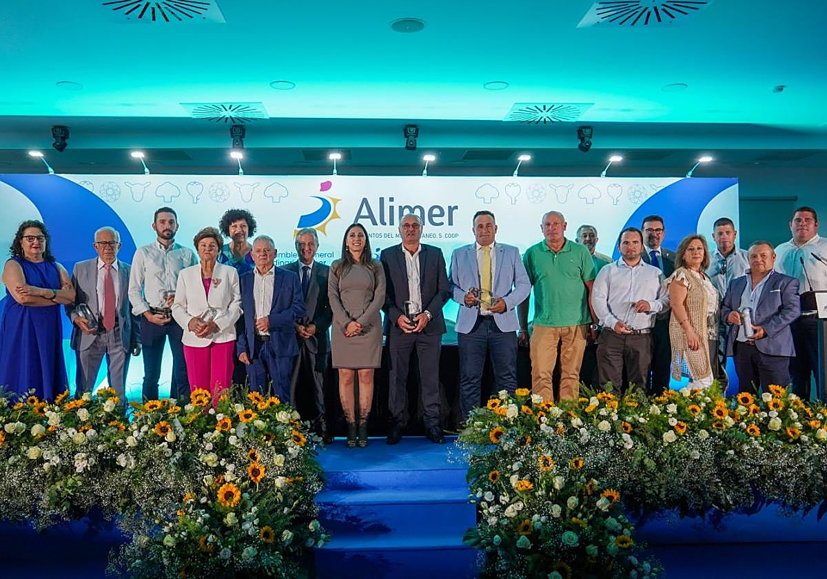 Representantes institucionales y premiados por Alimer.