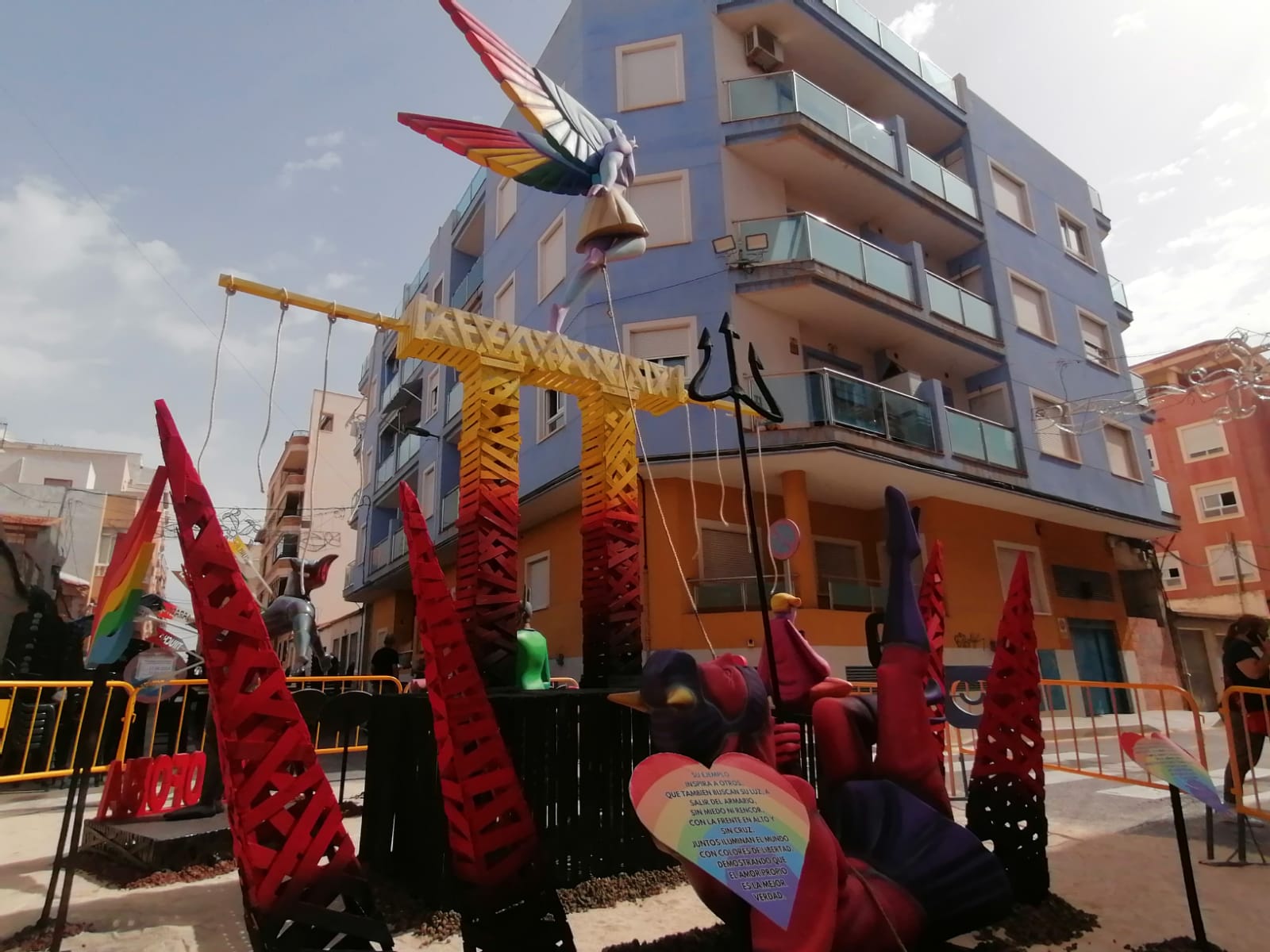 Las imágenes de las dos hogueras que se quemarán este año en Torrevieja