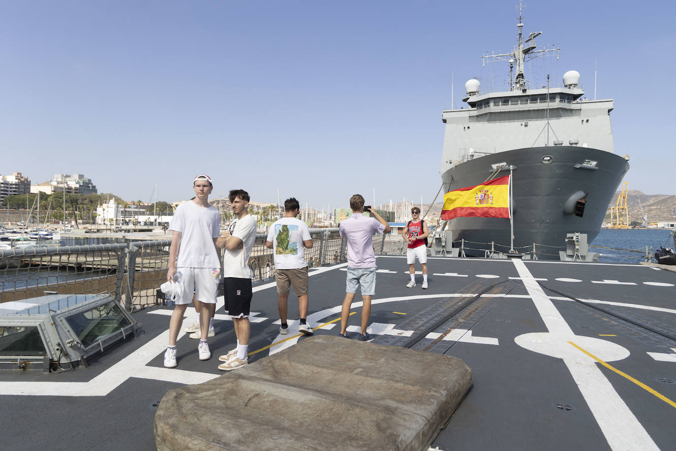 La visita a los buques de la armada en Cartagena, en imágenes