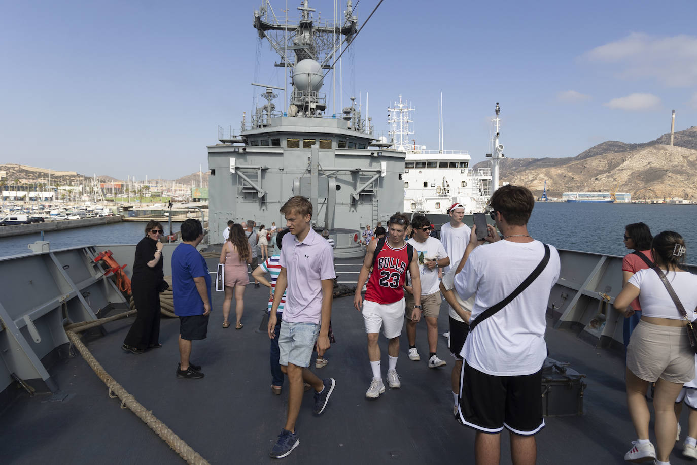 La visita a los buques de la armada en Cartagena, en imágenes