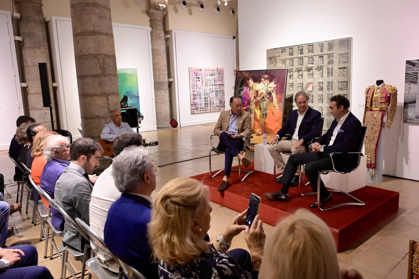 Las imágenes de la charla de Enrique Ponce y Pepín Liria en el Palacio del Almudí de Murcia