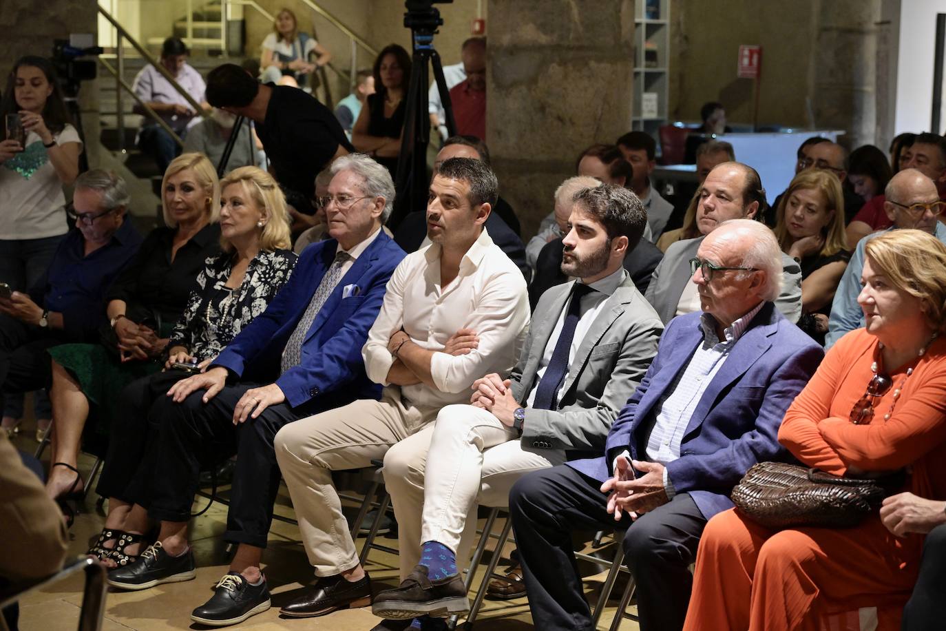 Las imágenes de la charla de Enrique Ponce y Pepín Liria en el Palacio del Almudí de Murcia