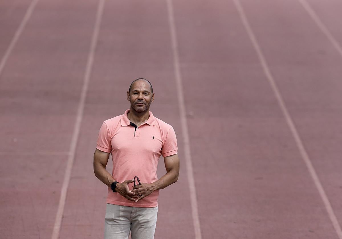 Venancio José Murcia, en la pista de atletismo de L'Eliana, ayer.