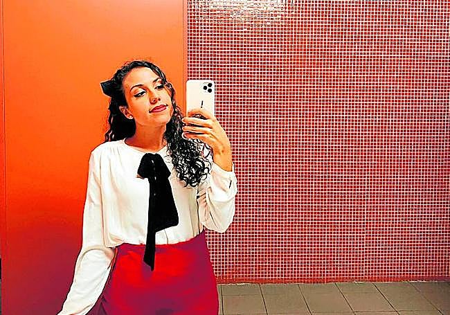 Galván tomándose un selfi ante el espejo.