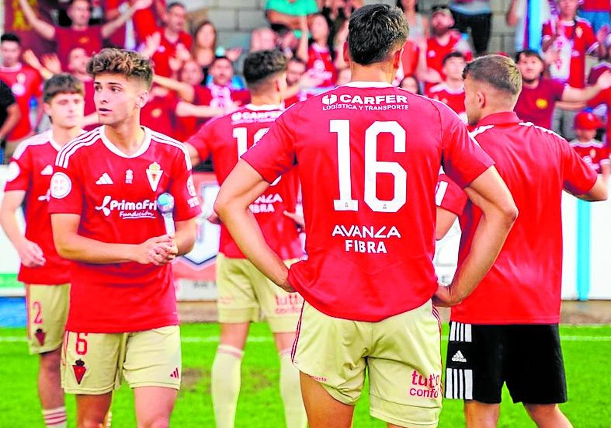 Los jugadores del Imperial, al término del partido en Coria.