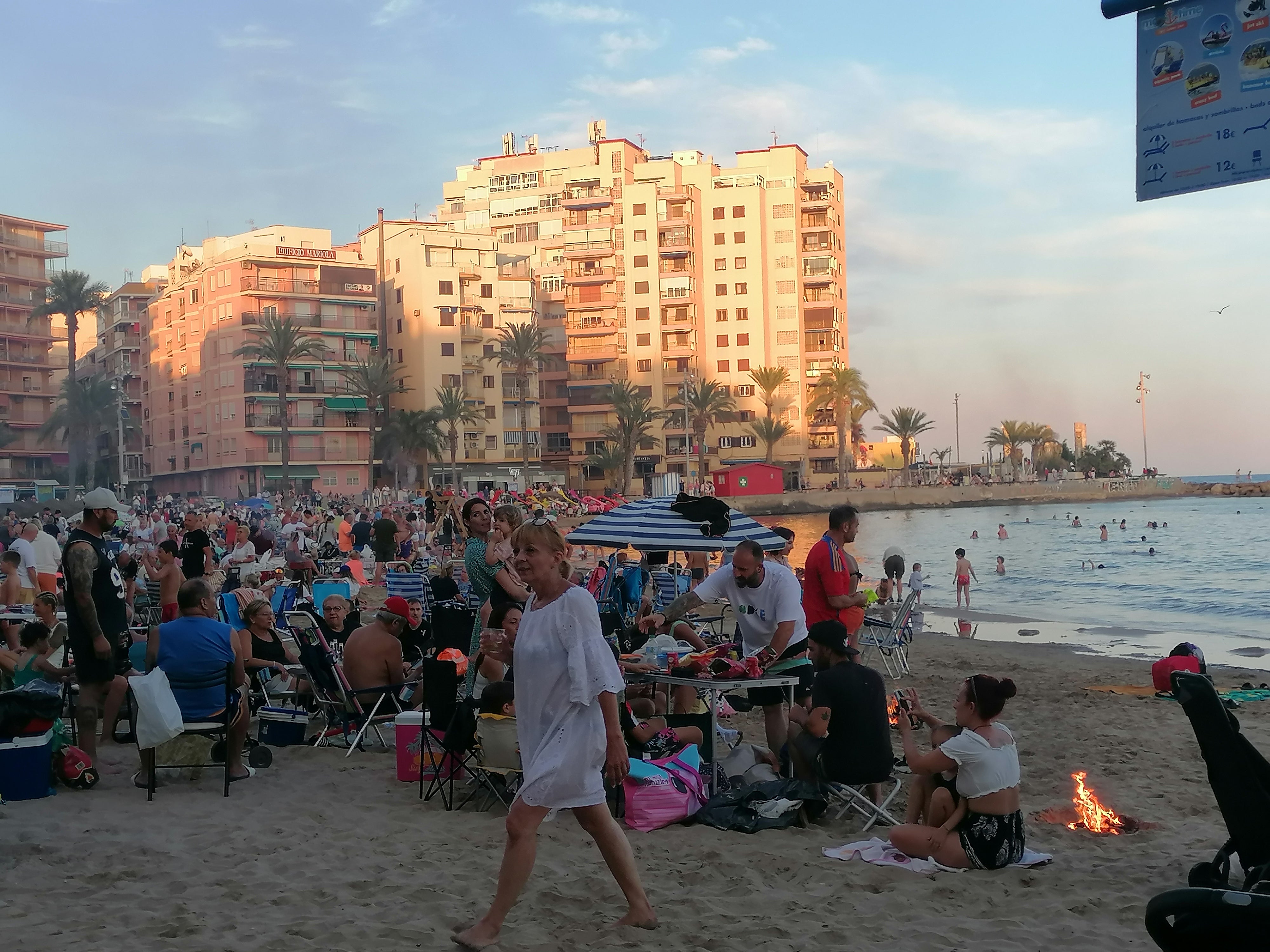 Las imágenes de las hogueras de San Juan en Torrevieja