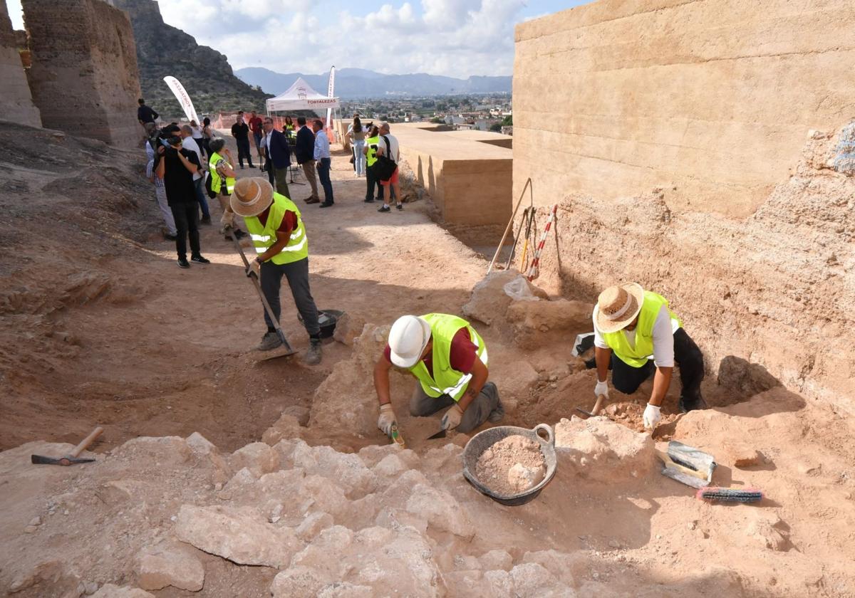 Excavaciones en arqueológicas en las Las Fortalezas del Rey Lobo.