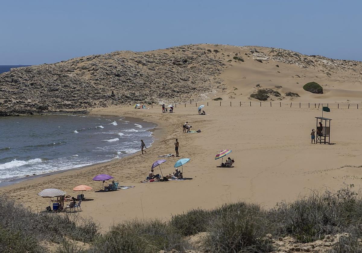 Cala situada en el Parque Regional de Calblanque, cerca de las Salinas del Rasall, días atrás.