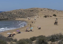 Cala situada en el Parque Regional de Calblanque, cerca de las Salinas del Rasall, días atrás.