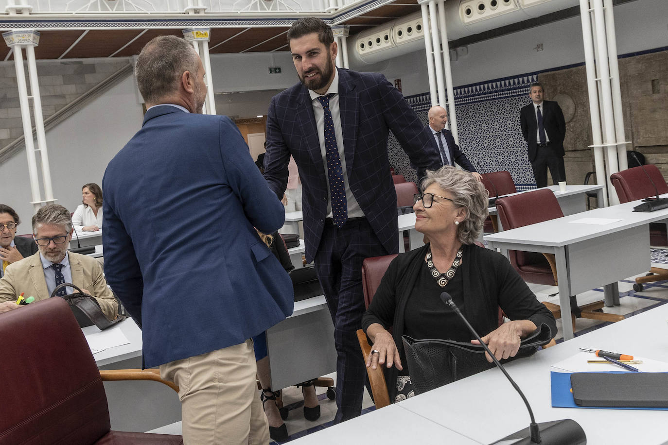 Pleno de la Asamblea pospuesto, en imágenes