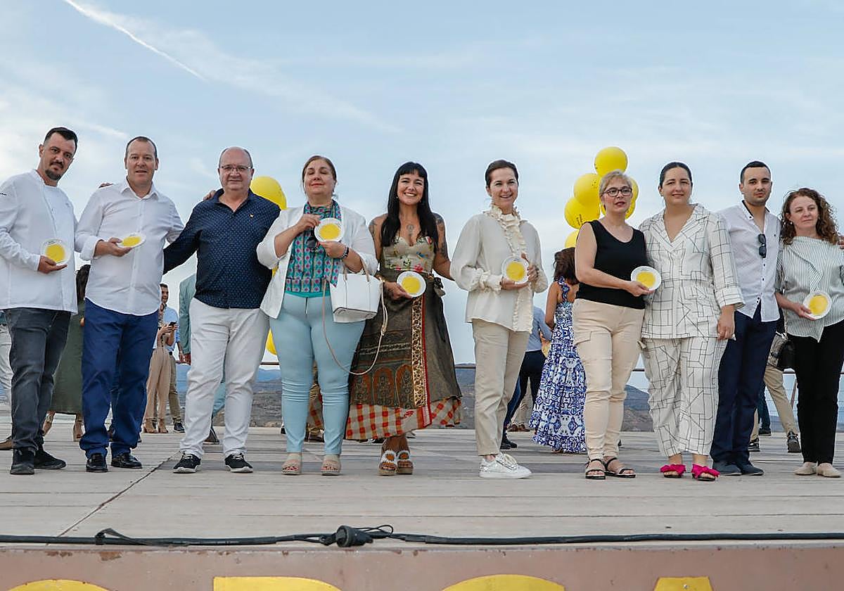 Los responsables de los establecimientos premiados en la gala de entrega de los Soletes de la Guía Repsol, en Lorca.