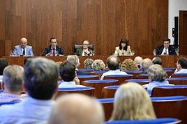 Jaime Peris, Manuel Fernández-Fontecha, Antonio Salas, Isabel Rodríguez y Fernando Castillo, este jueves en la Facultad de Derecho de la UMU.