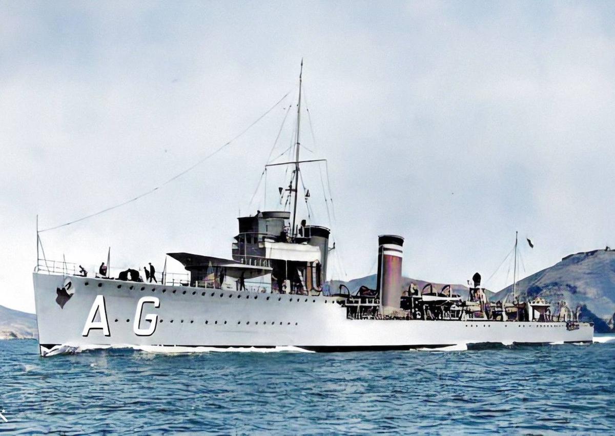 Imagen secundaria 1 - 1. Voluntarios británicos a bordo del destructor republicano 'Alcalá Galiano', en 1937. 2. Destructor 'Alcalá Galiano' en la bocana del puerto de Cartagena. 3. Tommy Hadwin, brigadista internacional en Cartagena.