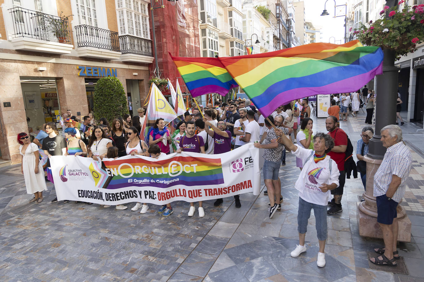 El desfile del Orgullo en Cartagena, en imágenes