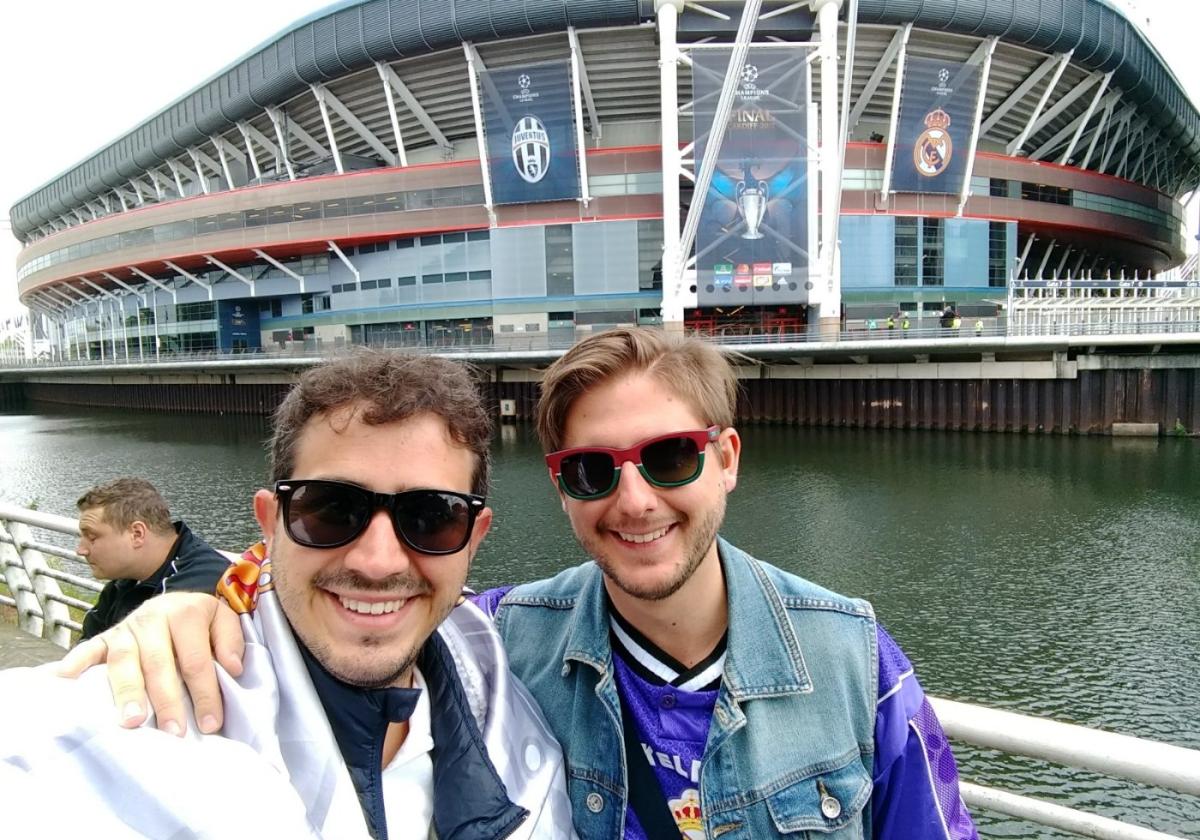 Cardiff 2017. Pablo Morán, a la izquierda, y Manuel Martínez Carlon celebraron en Gales la duodécima Champions del Real Madrid.