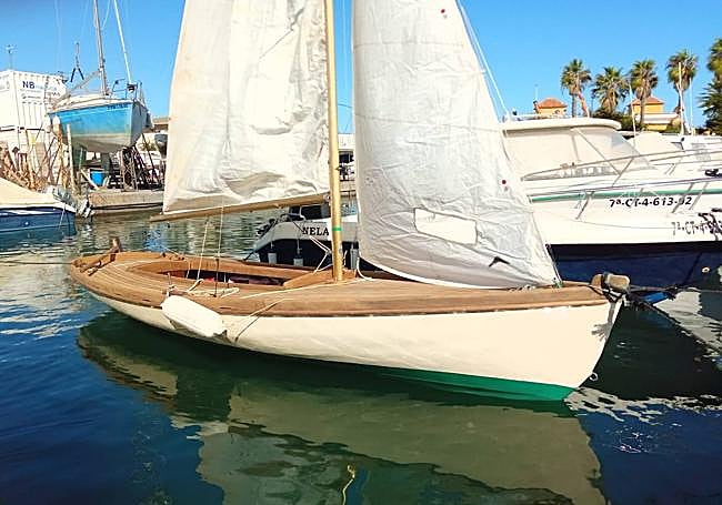 'Cala Posidonia' ya a flote en el puerto de Cabo de Palos.