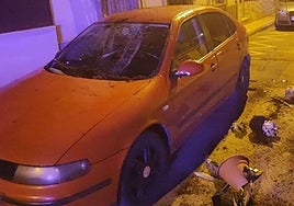 El turismo dañado en Totana.