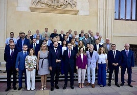 Los integrantes del Consejo Social de la Ciudad de Murcia posan en una foto de familia antes de comenzar la sesión de este miércoles.
