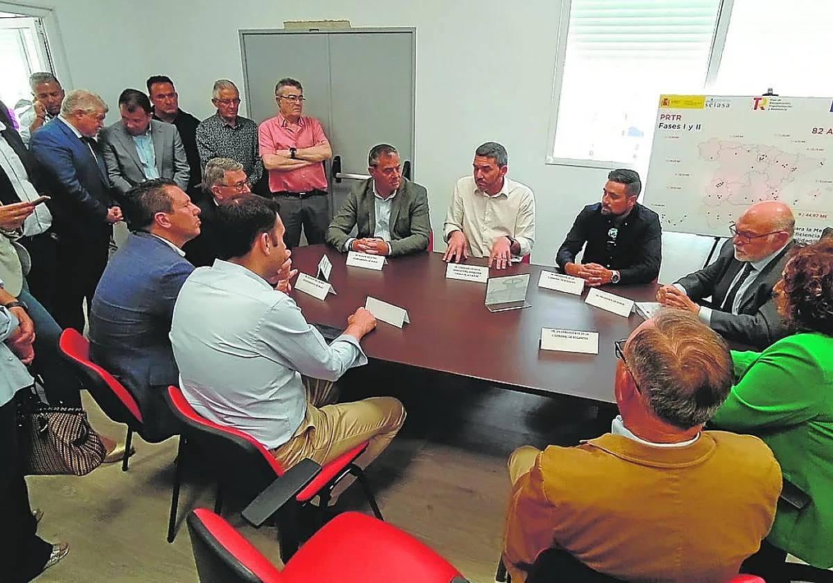 Reunión de regantes en una imagen de archivo.